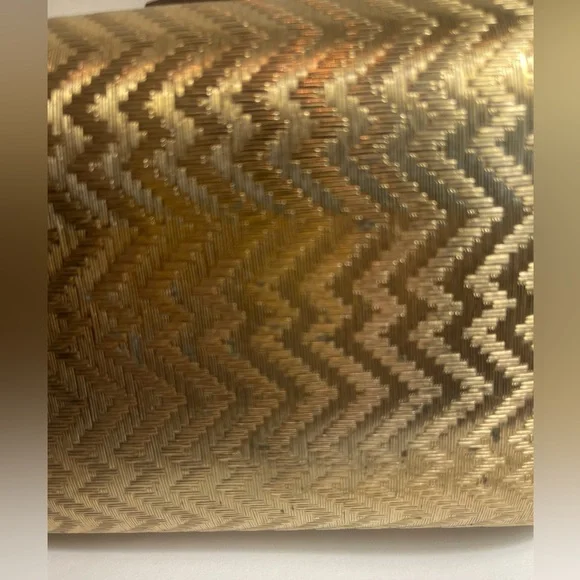 SAKS FIFTH AVENUE VINTAGE WOMENS GOLD METAL CLUTCH / PURSE MADE IN ITALY - Picture 5 of 15